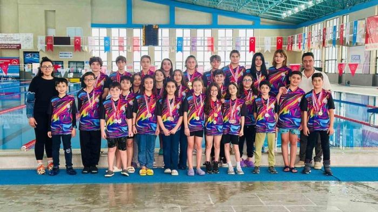 Elazığ’da 87 sporcu şampiyonluk için kulaç attı