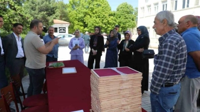 Elazığ’da üreticilere ipek böceği larvası dağıtıldı