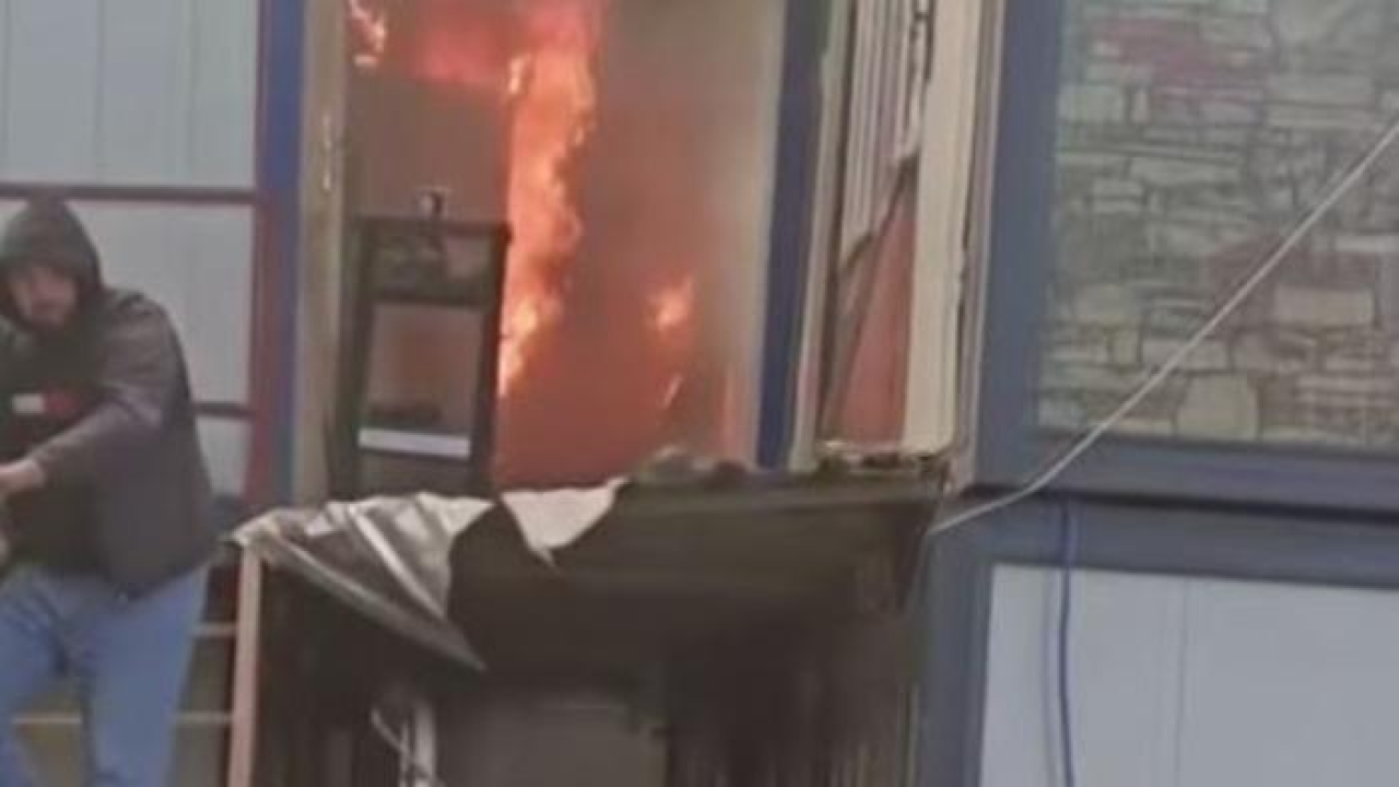 Eyüpsultan’da inşaat işçilerinin alevlerden kaçışı kamerada