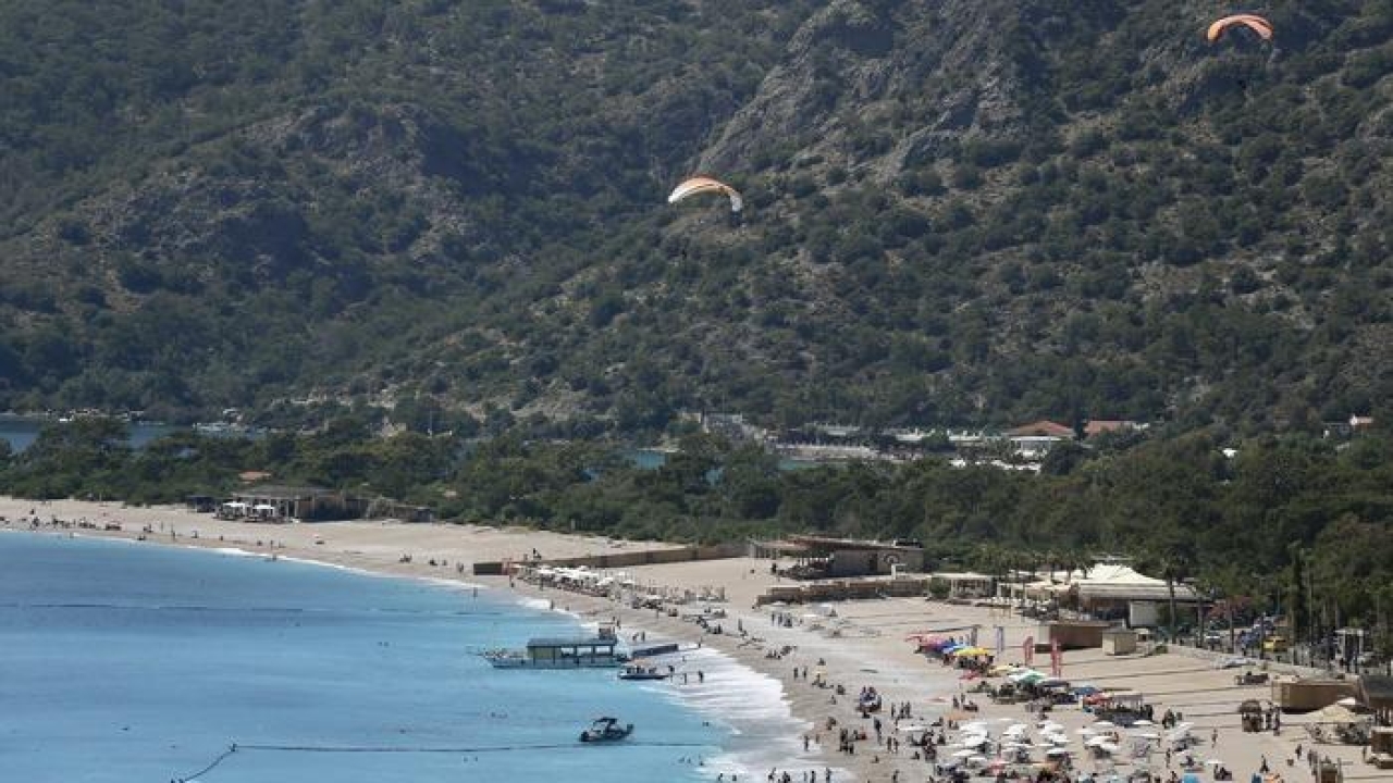 Fethiye ve Marmaris sahillerinde sıcak hava yoğunluğu
