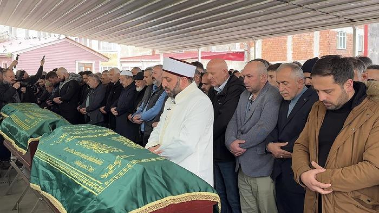 Fransa'daki evlerinde çıkan yangında hayatını kaybeden üç kız kardeşin cenazeleri Rize'de defnedildi