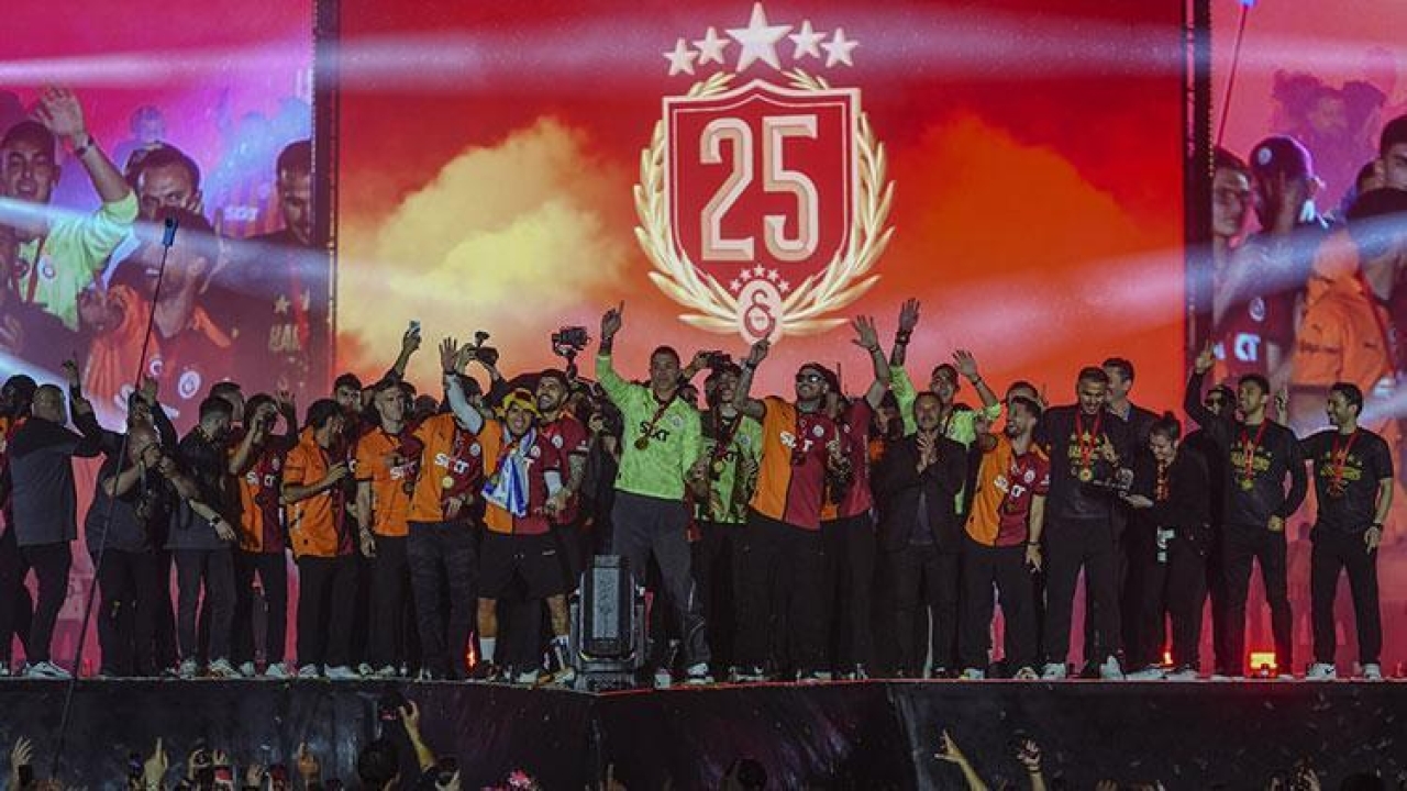 Galatasaray'ın kutlamalarında teknik aksaklıklar ve hatalar can sıktı!