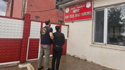 Her yerde aranıyordu... Mardin'de cezaevi firarisi düğün salonunda saz çalarken yakalandı