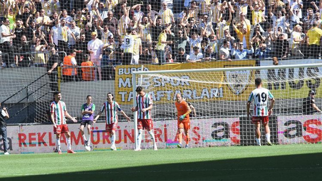 Karşıyaka'da taraftar-futbolcu gerilimi!