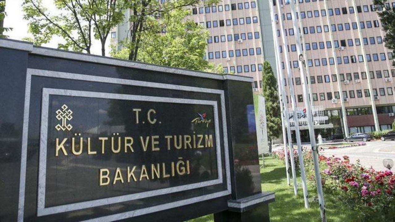 Kültür ve Turizm Bakanlığı 19 Mayıs'ı ülke çapında sanatla kutluyor