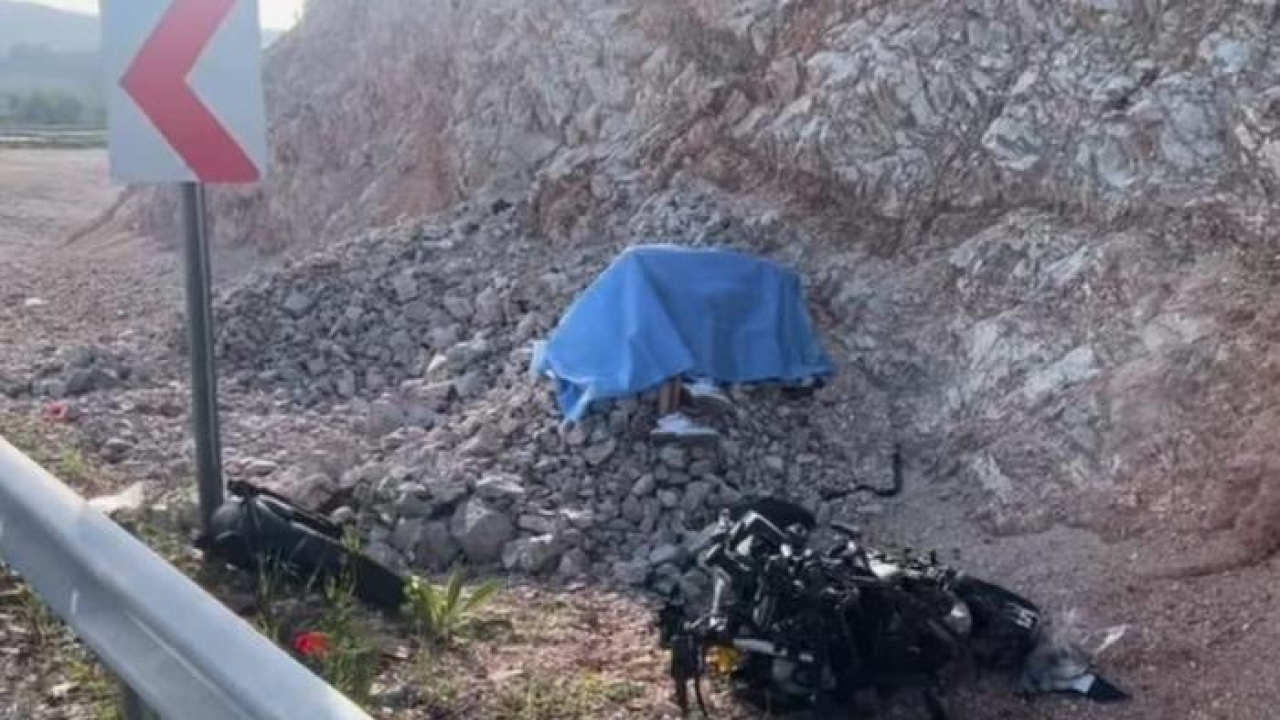 Manisa’da motosiklet yoldan çıktı: 1 ölü, 1 yaralı