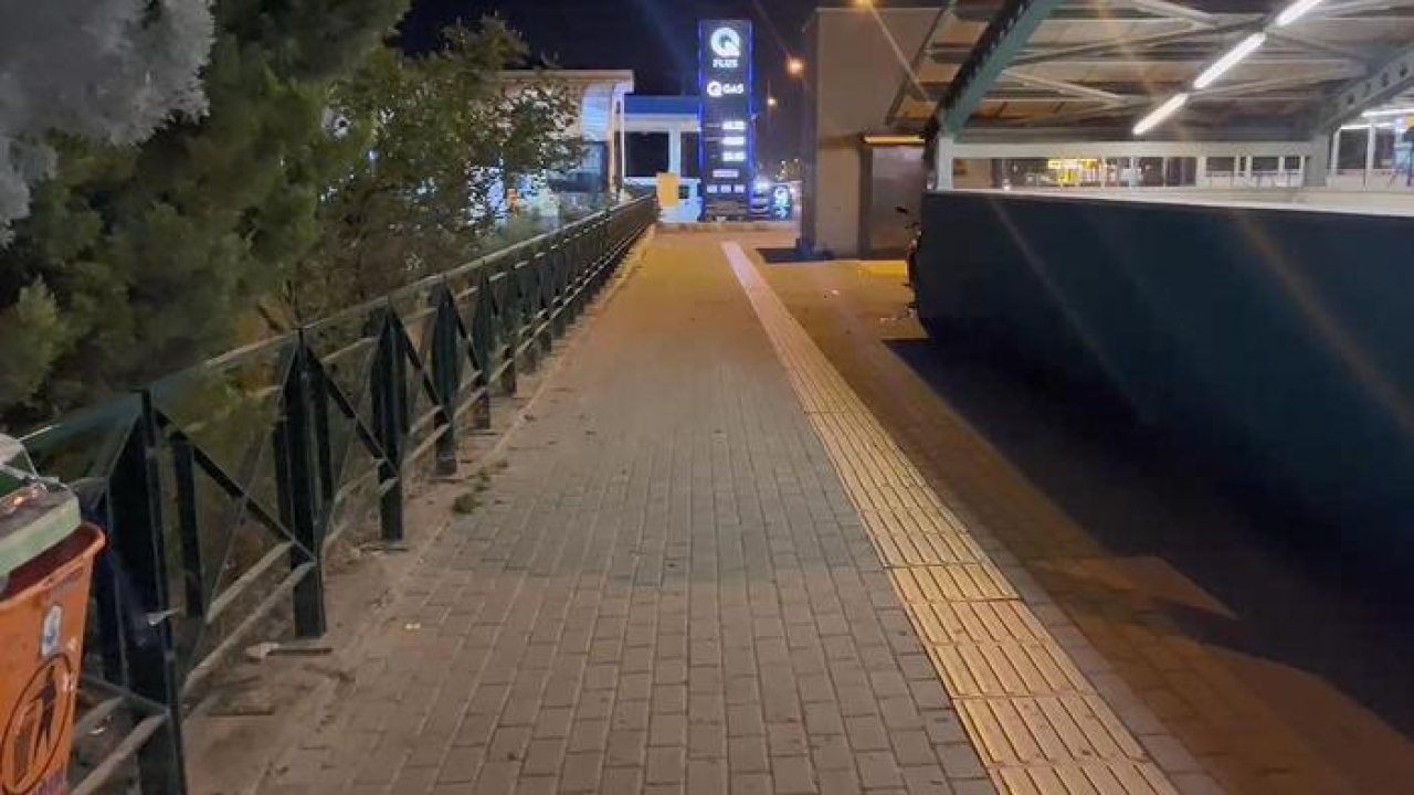 Metro istasyonunda 3 arkadaşa bıçaklı saldırı! 20 dakika içinde yakalanıp gözaltına alındılar...