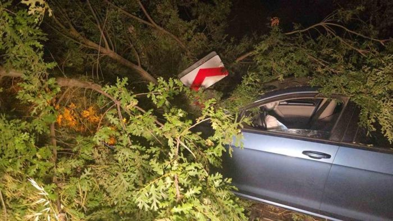 Motosiklet ile otomobil çarpıştı: 1 yaralı
