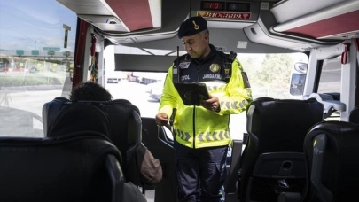 "Yolcu gibi" seyahat ediyor, şehirler arası otobüsleri denetliyorlar
