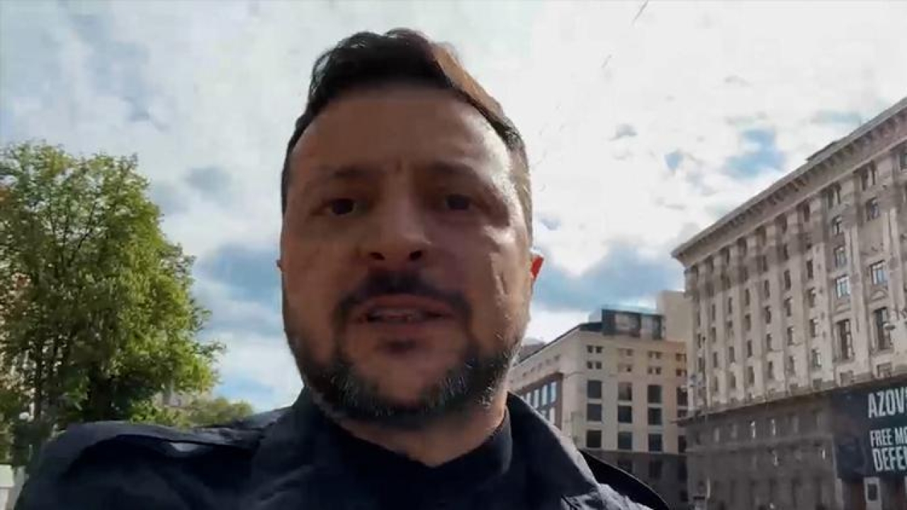 Zelenski'den gövde gösterisi: Sokağa indi... 'Ya Rusya ya dünya değişecek' dedi