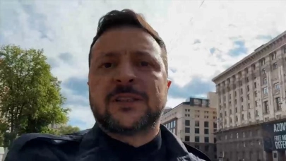 Zelenski'den gövde gösterisi: Sokağa indi... 'Ya Rusya ya dünya değişecek' dedi