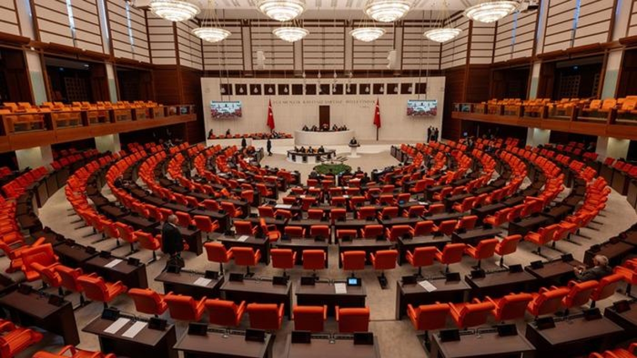 AK Parti'nin önerisi kabul edildi! TBMM çalışma süresi 1 ay uzatıldı