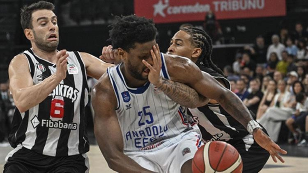 Anadolu Efes - Beşiktaş Fibabanka arasındaki dördüncü maç yarın oynanacak