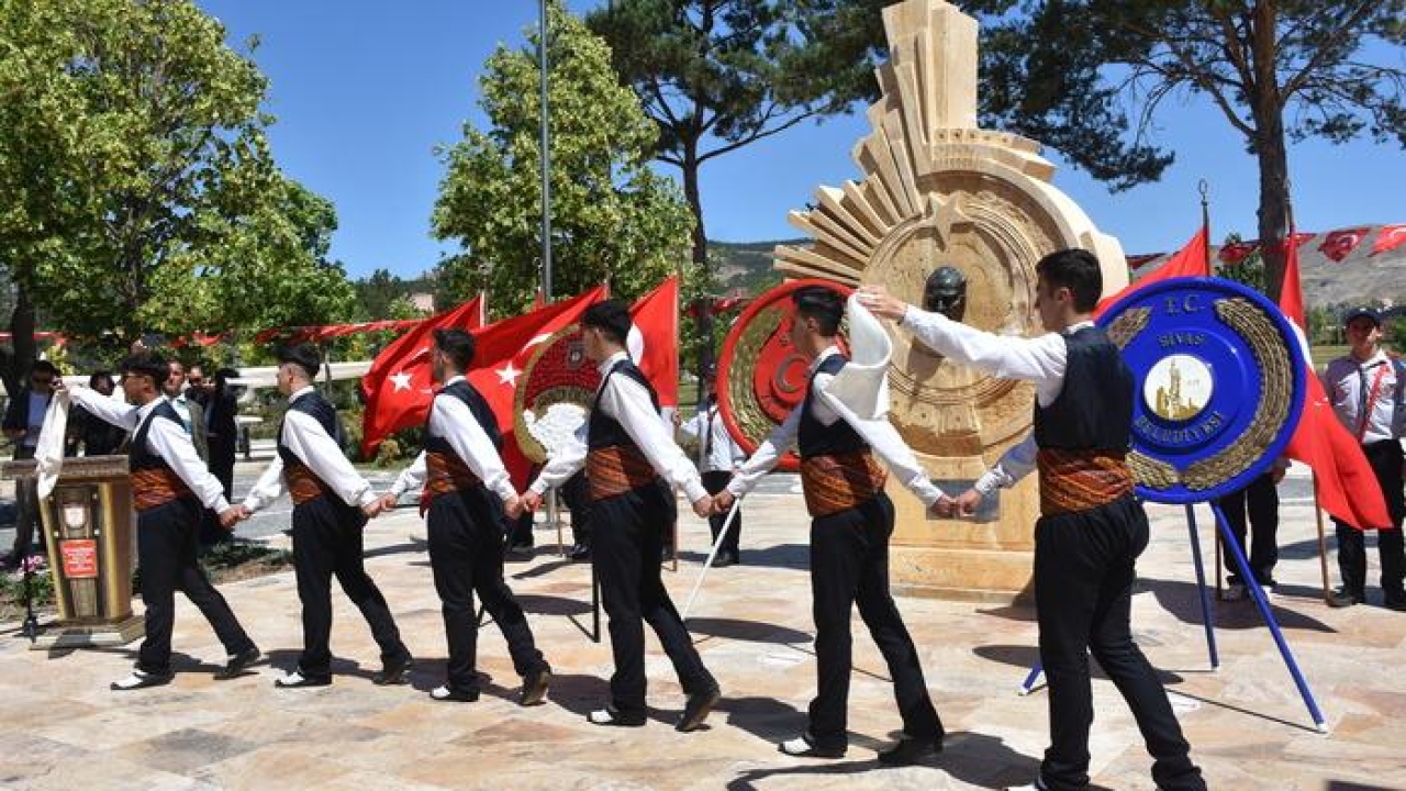 Atatürk'ün Sivas'a gelişinin yıl dönümü törenle kutlandı