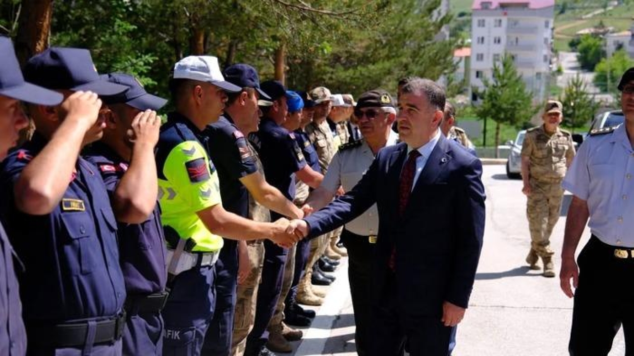 Bayburt’ta görevi başındaki güvenlik güçlerinin bayramı kutlandı