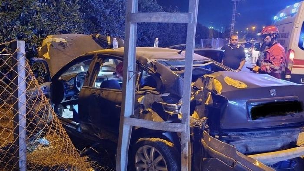 Dörtyol’da elektrik direğine çarpan otomobilin sürücüsü yaralandı