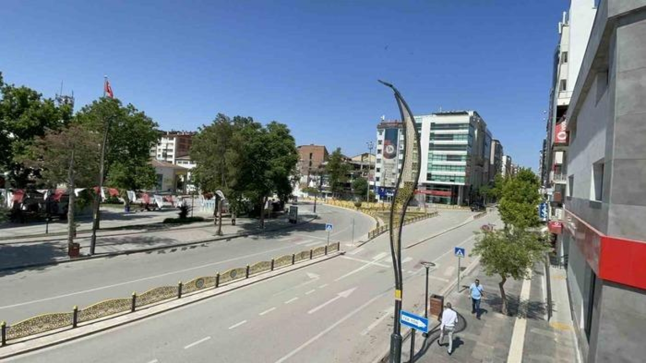 Elazığ’da cadde ve sokaklar boş kaldı