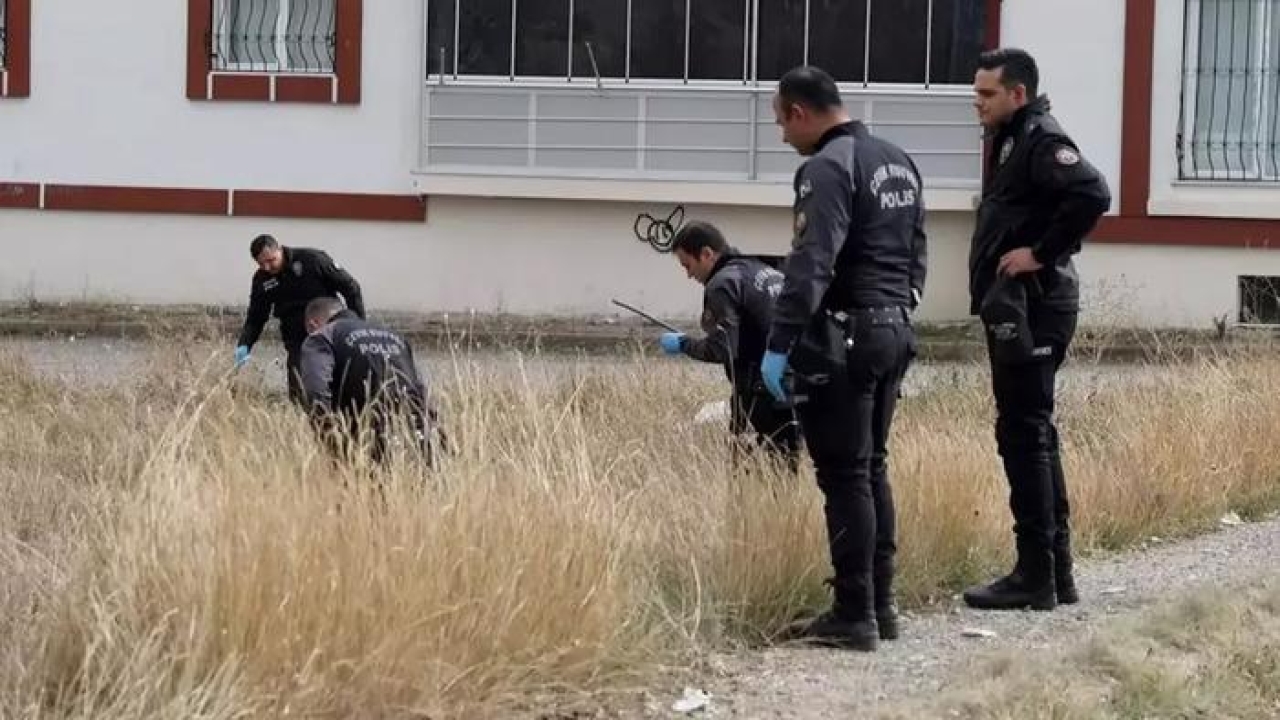 Güngören&#039;de boş arazide 3 aylık bebek bulundu