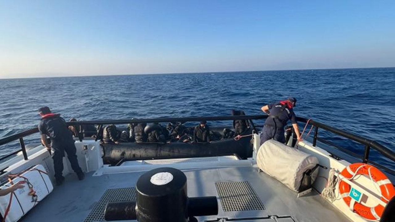 İzmir'de can pazarı! 41 göçmen kurtarıldı