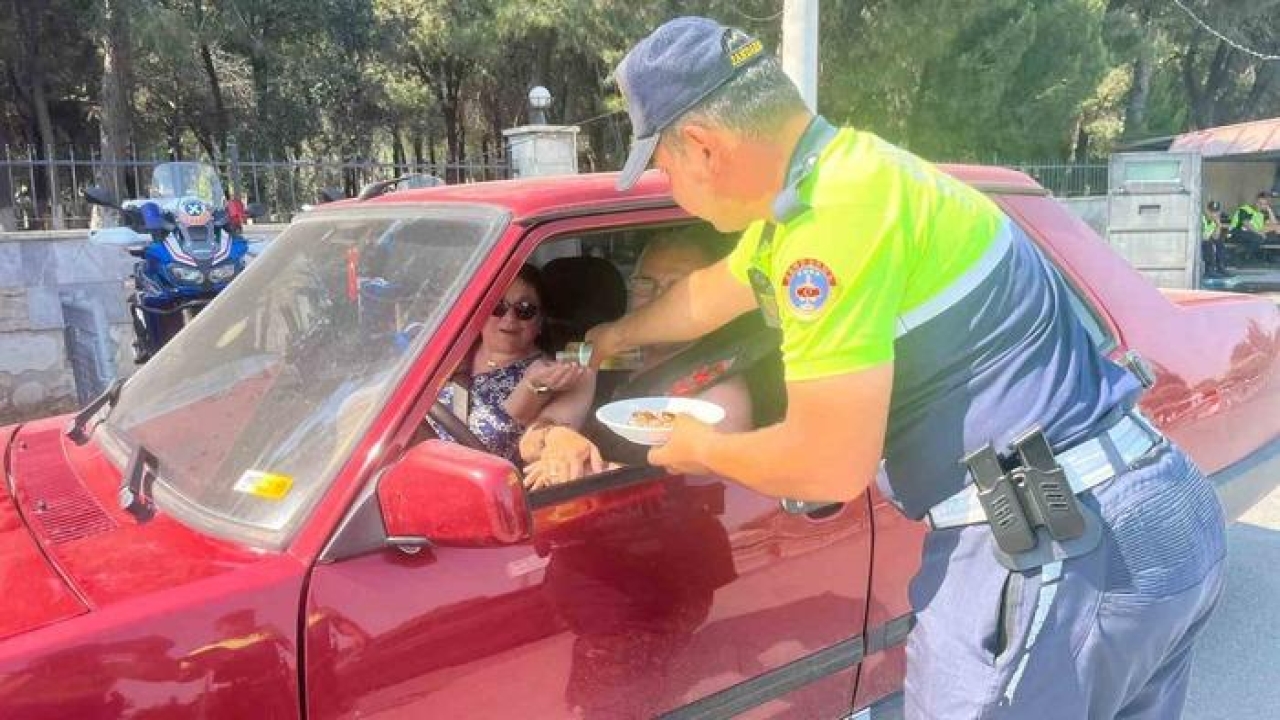 Jandarmadan ’şekerli’ trafik denetimi