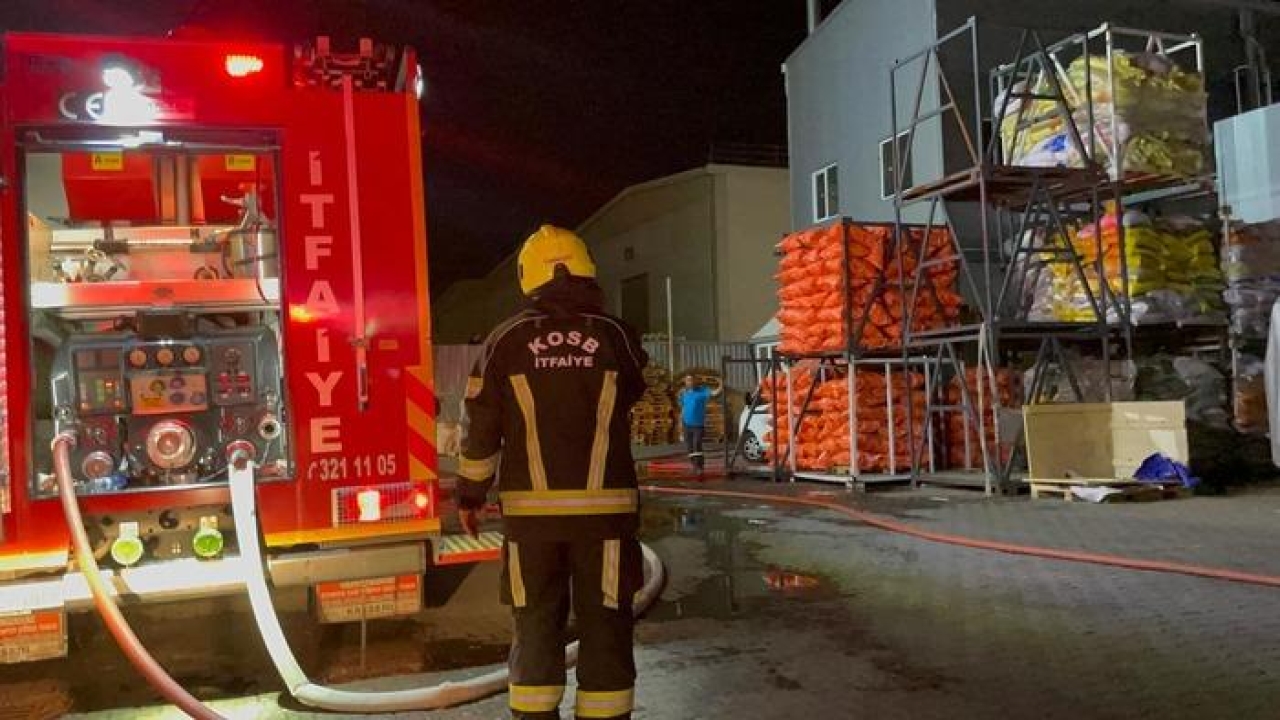 Kayseri'de ahşap fabrikasının silosundaki yangın söndürüldü