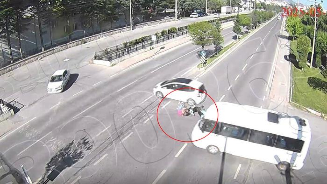 Kütahya’da meydana gelen 3 ayrı motosiklet kazası kameraya yansıdı