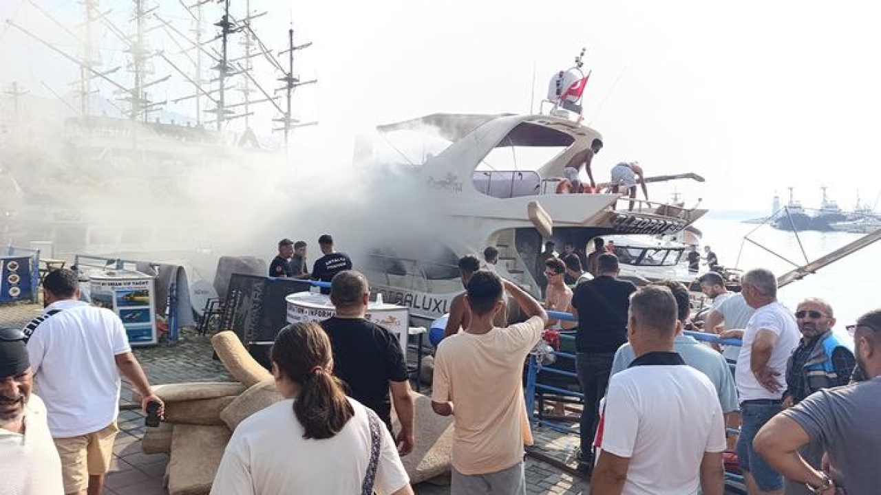 Lüks teknede yangın paniği! Gezi teknesi kullanılamaz hale geldi