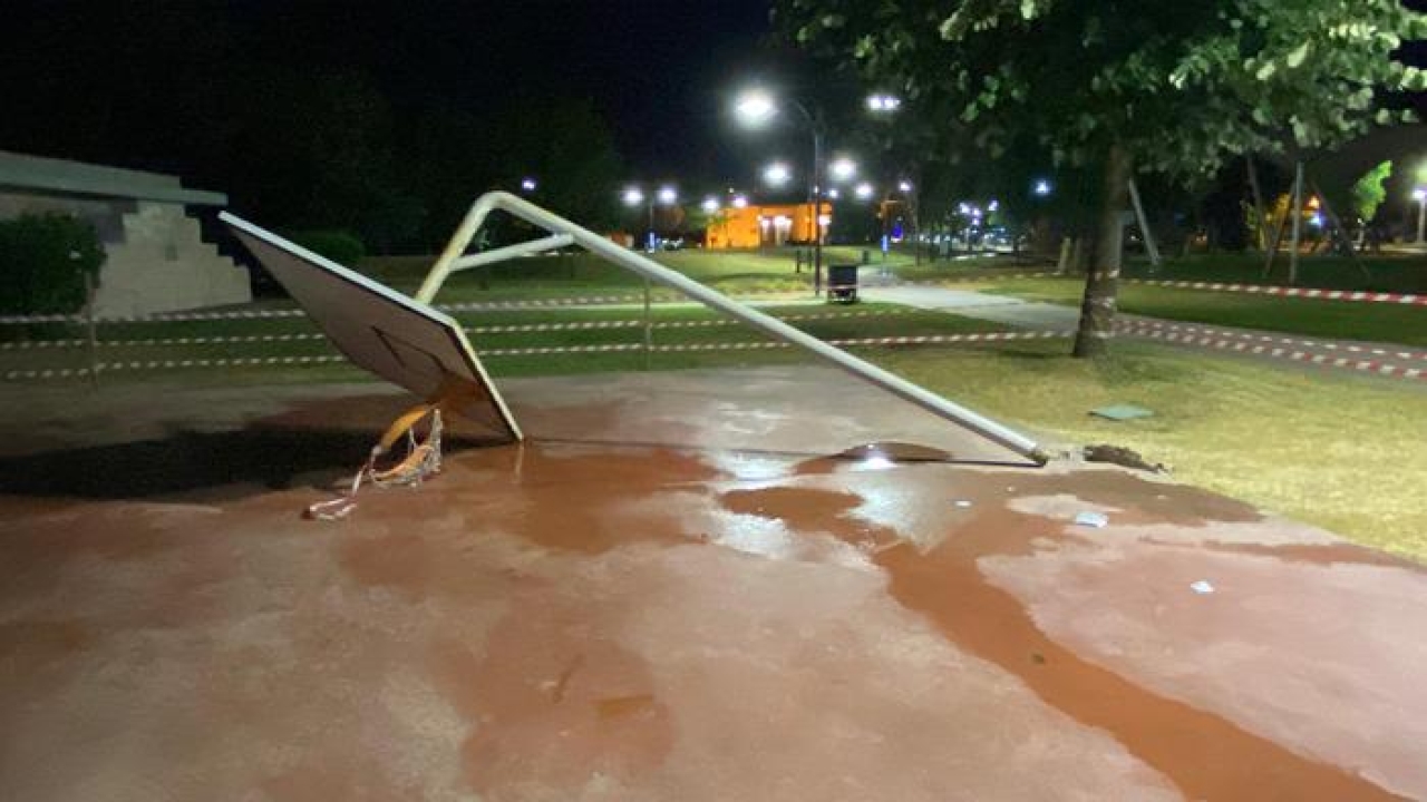 Parkta korku dolu anlar! Pota devrildi, 17 yaşındaki genç yaralandı: "Defalarca bildirdik ama müdahale yapılmadı"