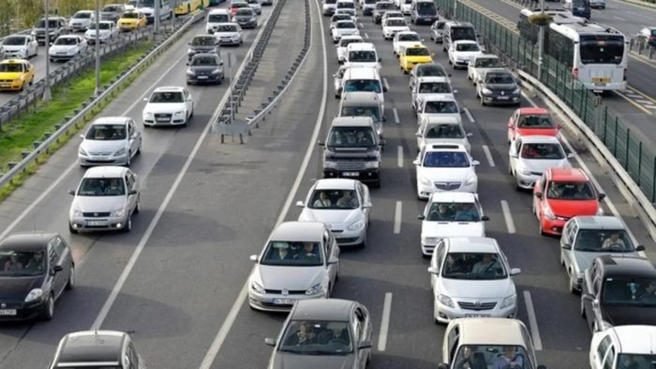 Şerit ihlali hataya neden oldu: 4 yaralı