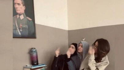 Skandal görüntü! Yabancı uyruklu 3 öğrenciden Atatürk portresi önünde çirkin poz! Soruşturma başlatıldı