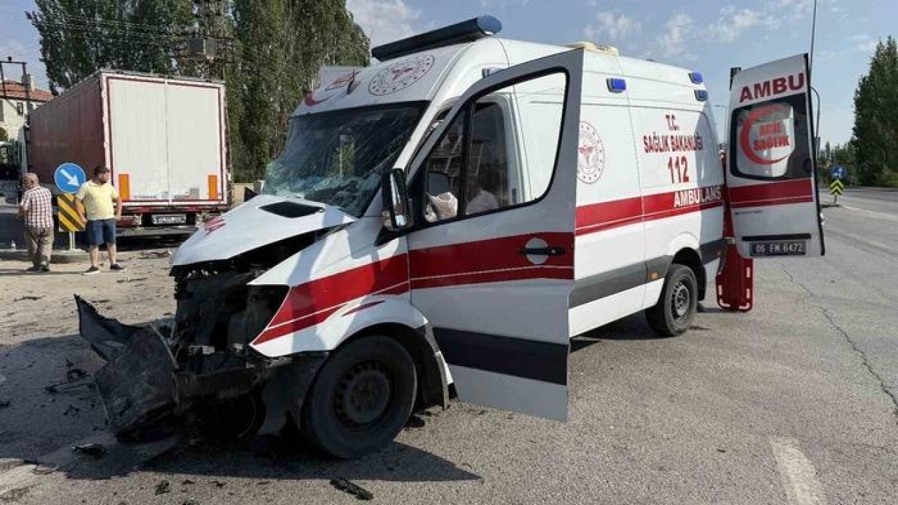 Ankara’da tır ile ambulans çarpıştı: 5 yaralı