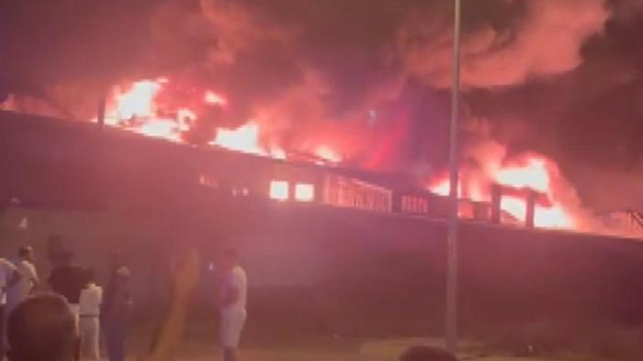 Arnavutköy’de fabrika yangını! Patlama sesleri de duyuldu…