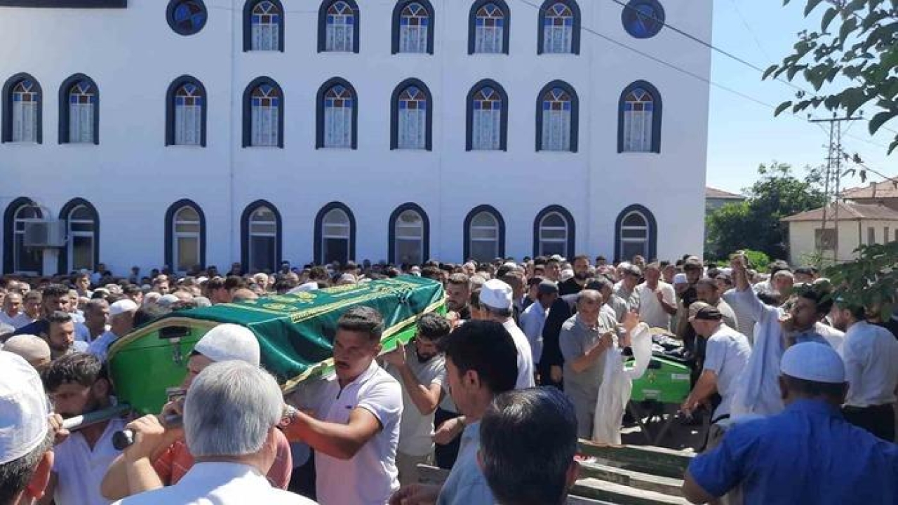 Baraj gölünde boğulan 2 genç son yolculuğuna uğurlandı
