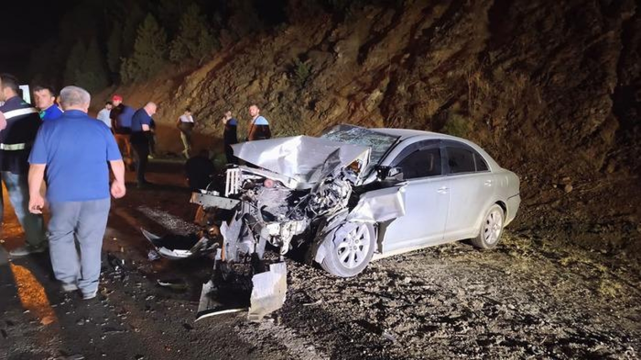 Bursa'da otomobil, orman yangınına su taşıyan tankere çarptı: 1'i ağır 2 yaralı!