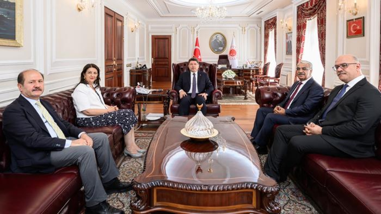 DEM Parti heyeti Bakan Tunç ile görüştü! "Komisyon aşamasına geçildi"