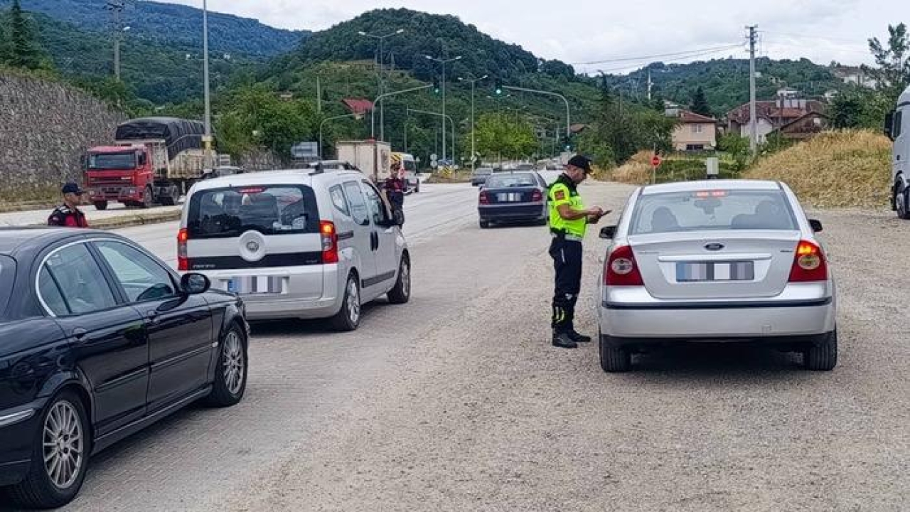 Düzce'de 2 bin 44 araç sürücüsüne cezai işlem uygulandı