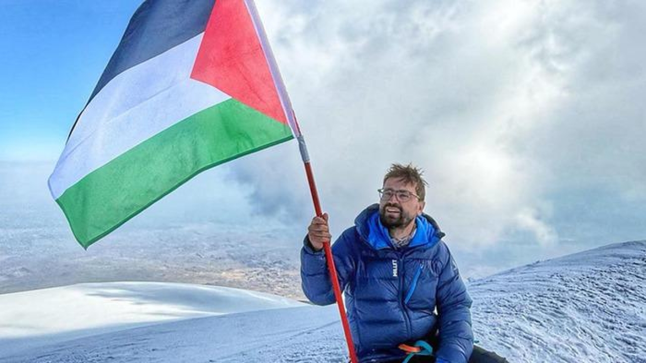 Gazeteci Adem Metan Ağrı Dağı’nın zirvesine Filistin bayrağı dikti! "Bir halkın acısı bu kadar görünmez olamaz"