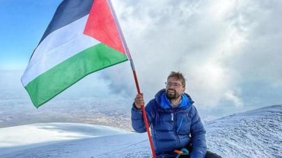 Gazeteci Adem Metan Ağrı Dağı’nın zirvesine Filistin bayrağı dikti! "Bir halkın acısı bu kadar görünmez olamaz"