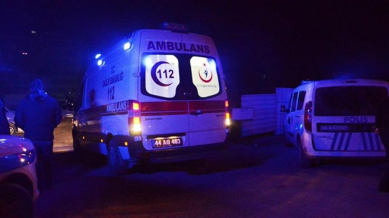 Hastaya giden ambulansa saldırı! Sağlık çalışanlarını darp ettiler...