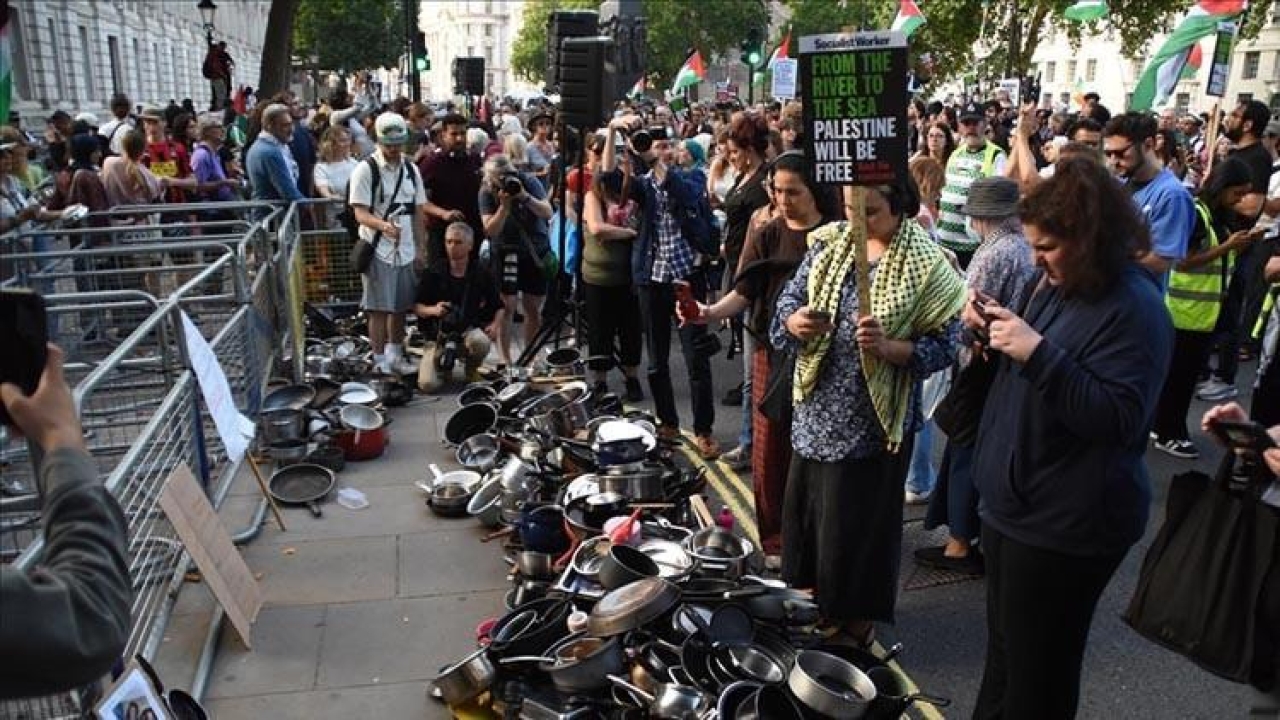 İngiltere'de tencere ve tavalarla İsrail protestosu