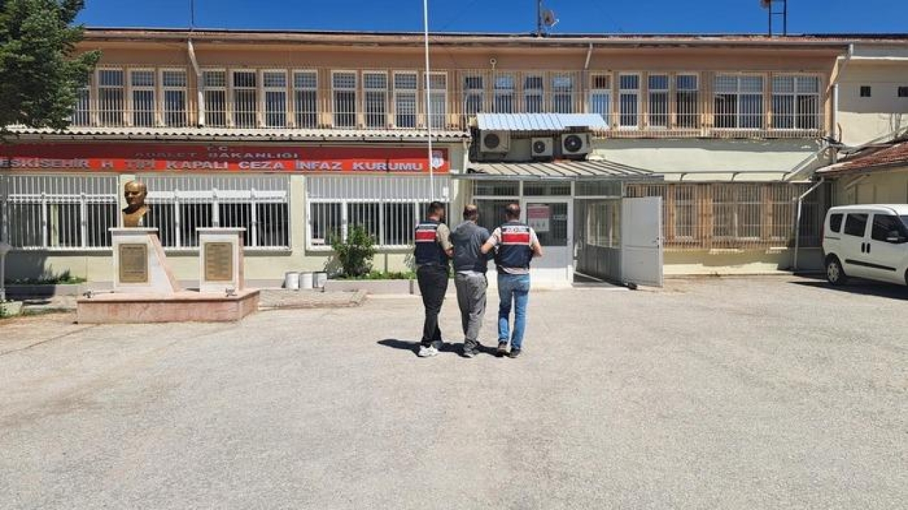 Interpol’ün kırmızı bültenle aradığı terörist Eskişehir’de yakalandı