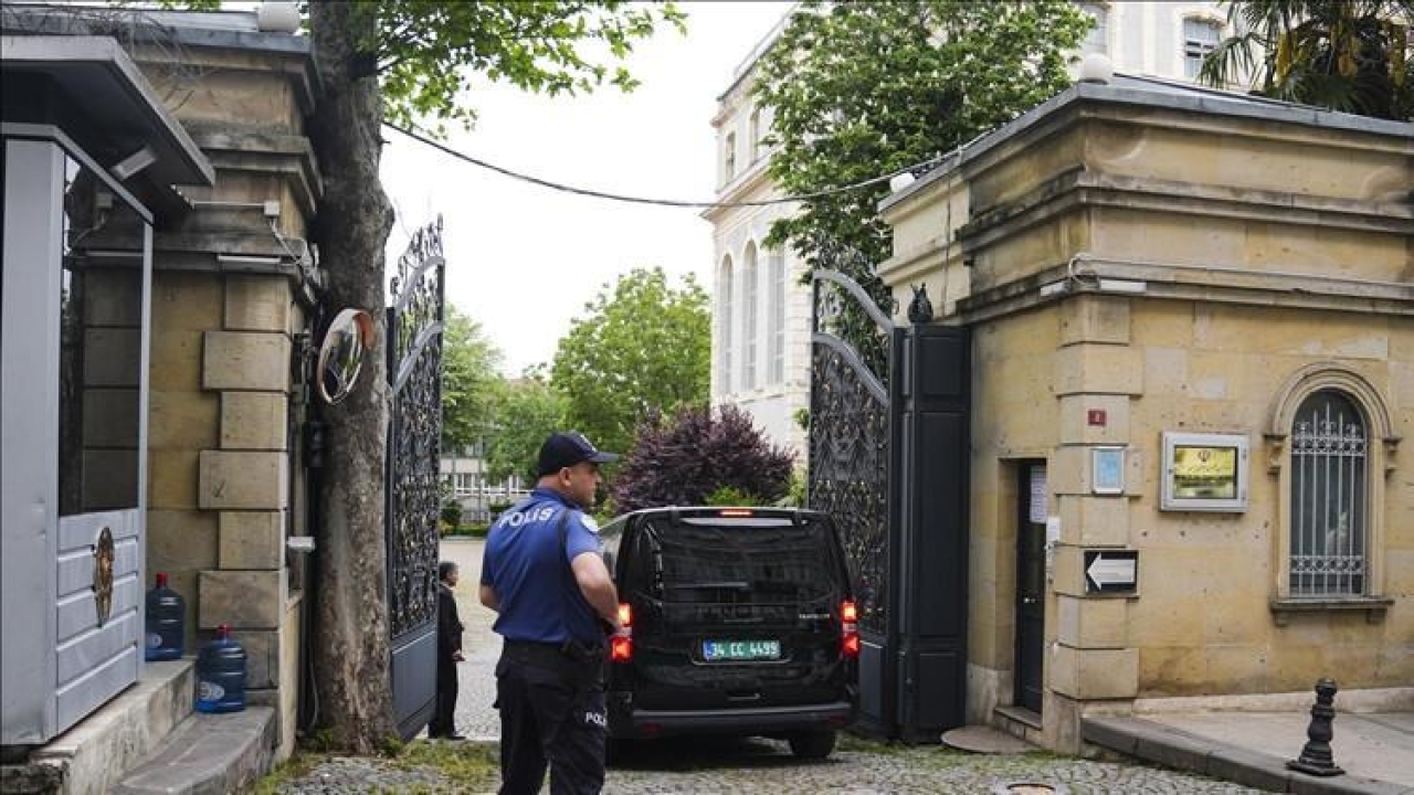 İstanbul'da nükleer müzakereleri: İran heyeti Fatih'teki konsolosluğa giriş yaptı