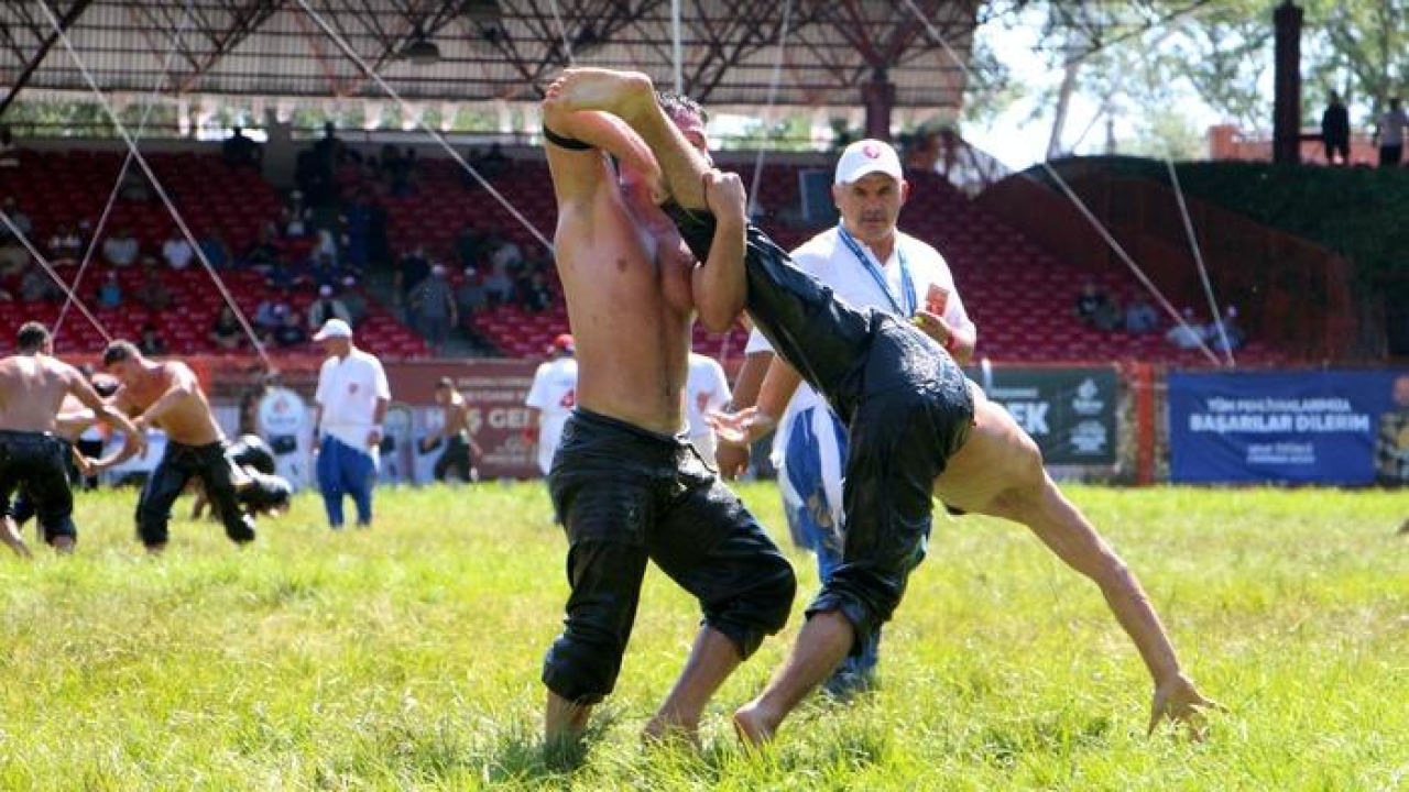 Kırkpınar'da ikinci gün karşılaşmaları başladı