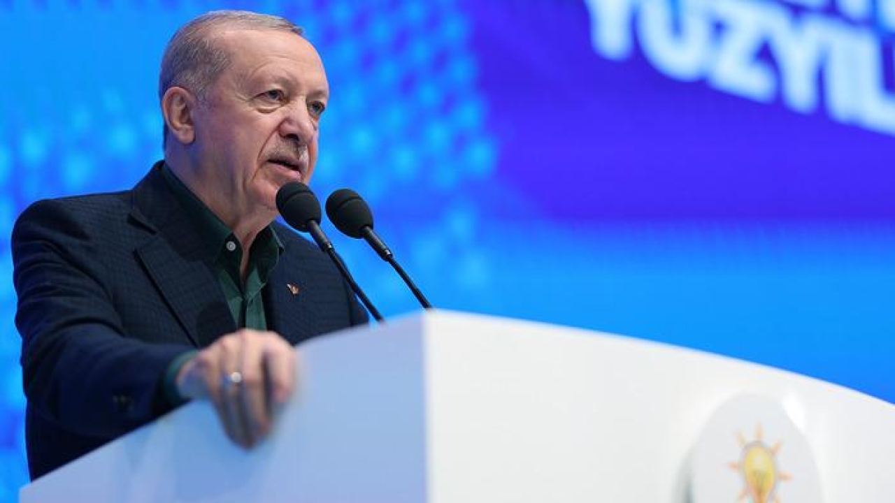 PKK'nın silah bırakmasından sonra gözler Cumhurbaşkanı Erdoğan'a çevrilmişti! "Terör belası sona erme sürecine girmiştir" diyerek vurguladı "Türkiye yüzyılı kapıları ardına kadar aralanmıştır"