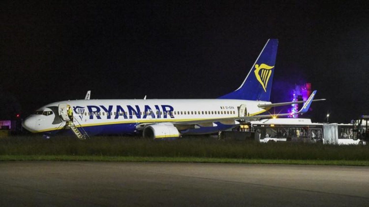 Ryanair uçağında panik dolu anlar: Yangın alarmı devreye girdi! Yolcular kanattan atlayarak kaçtı
