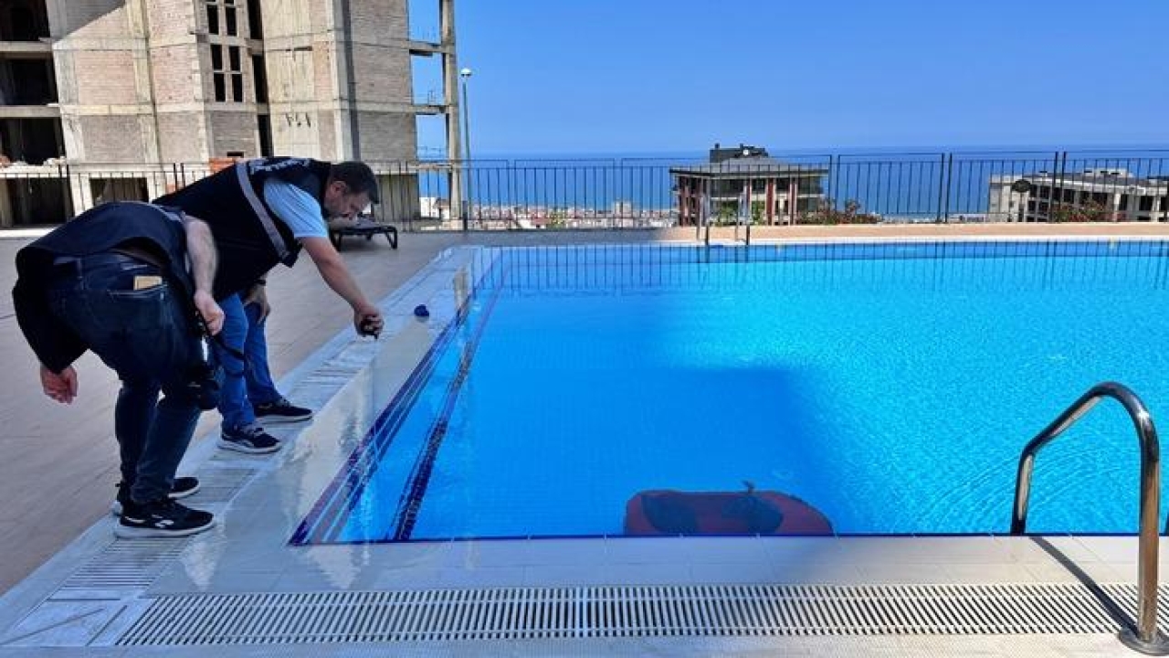 Samsun'da akülü arabasıyla havuza düşen 4 yaşındaki çocuk boğulma tehlikesi geçirdi