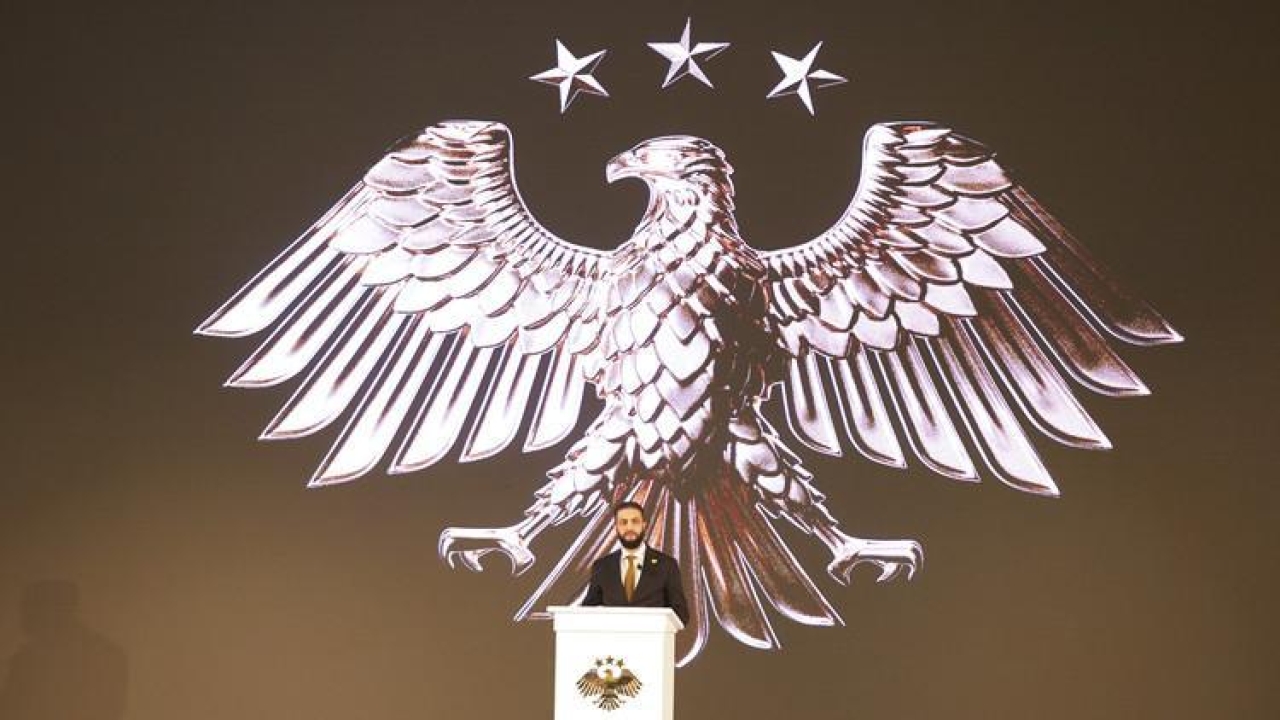 Suriye’de kabuk değişimi sürüyor: Şara ülkenin yeni armasını tanıttı
