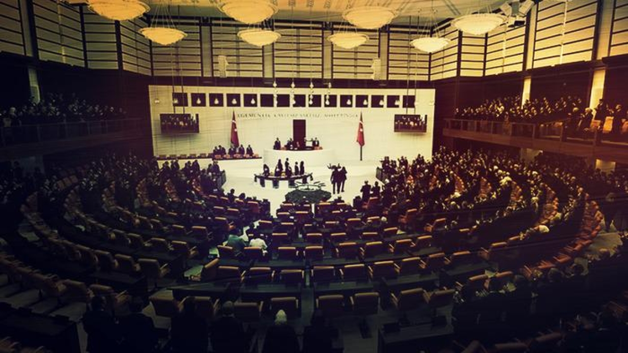Zeytinlik yasasında 8 madde kabul edildi! 14.5 saat sürdü... Kürsü işgali ve arbede yaşandı