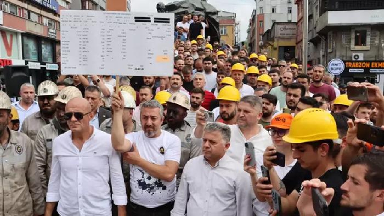 Zonguldak’ta madenciler çalışma ücretlerini protesto etti