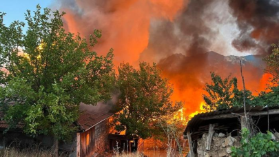Balıkesir'de çıkan yangında 15 ev kullanılamaz hale geldi